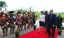 Thailand's Prime Minister Yingluck Shinawatra visits Papua New Guinea. Credit: Shinawatra's Facebook page