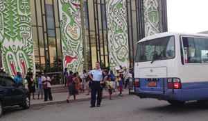 An Australian Federal Policeman patrols downtown Port Moresby. Under an agreement with the PNG Government, Australia is supplying up to 50 police officers to PNG to help tackle the country’s law and order problems.