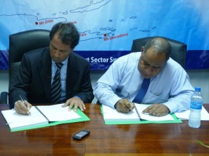 Indra CEO Mr. Malcolm Monteiro (left) and PNGASL Managing Director, Captain Ted Pakii. Credit: Australian High Commission