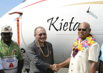 Prime Minister Peter O'Neill (L) with Bougainville President, Dr John Momis. Credit: Rocky Roe