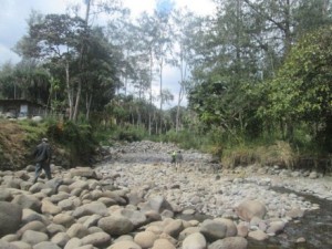 A dry river in the Highlands. Credit: Tok Pisin service, Radio Australia 