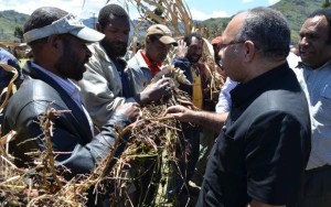 Prime Minister Peter O'Neill meets drought-stricken farmers in the Southern Highlands. Credit: PM's office.