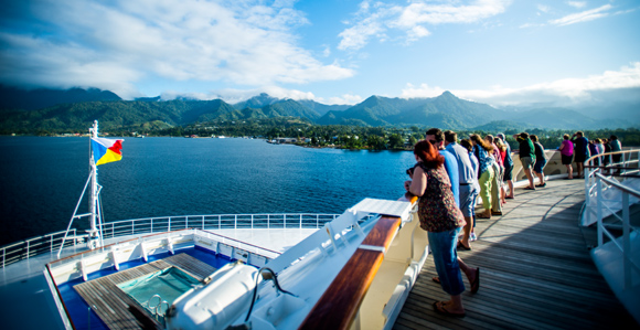 A P&O cruise ship arrives in Milne Bay. Credit: David Kirkland